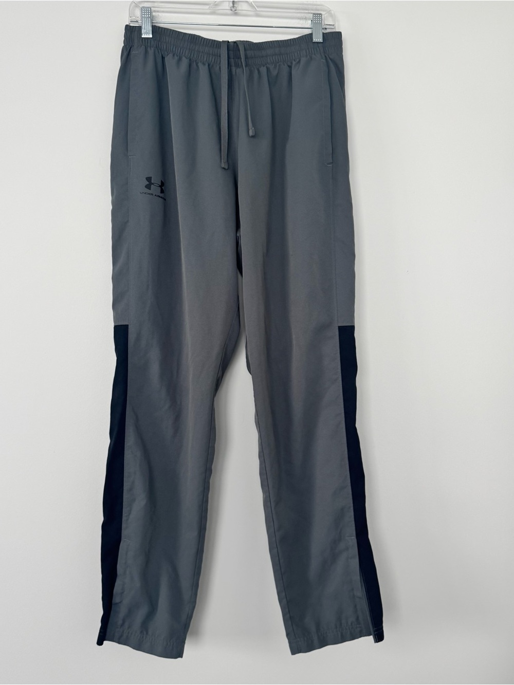 Under Armour Loose Fit Athletic Track Wind Pants Mens L Charcoal Gray Stripe